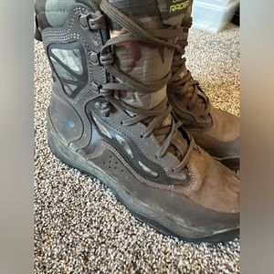 COPY - Underarmour Charger Raider size 8